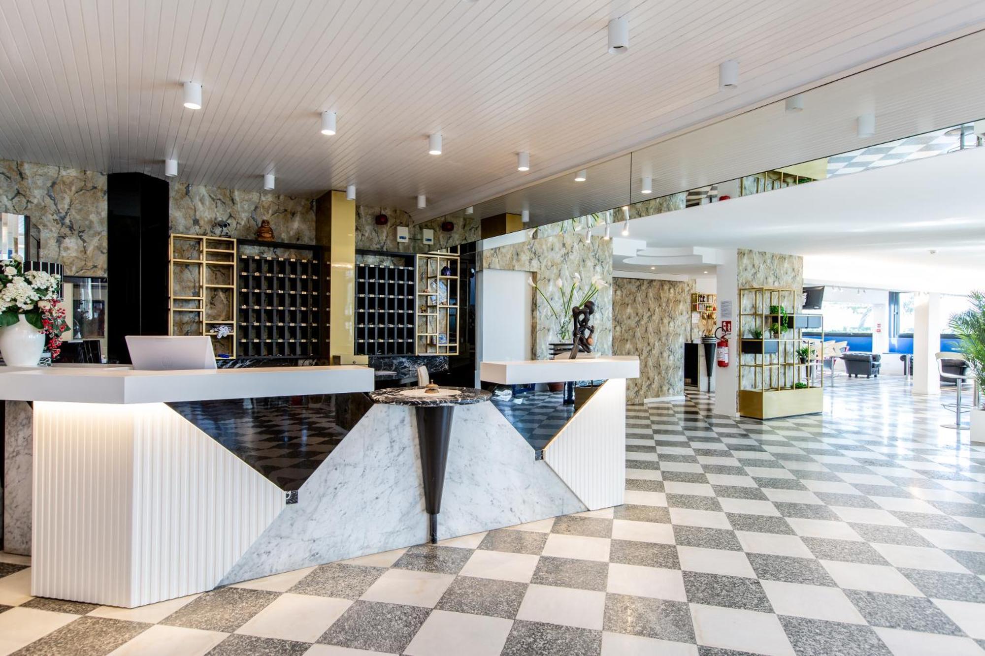 Hotel Baltic Riccione Esterno foto