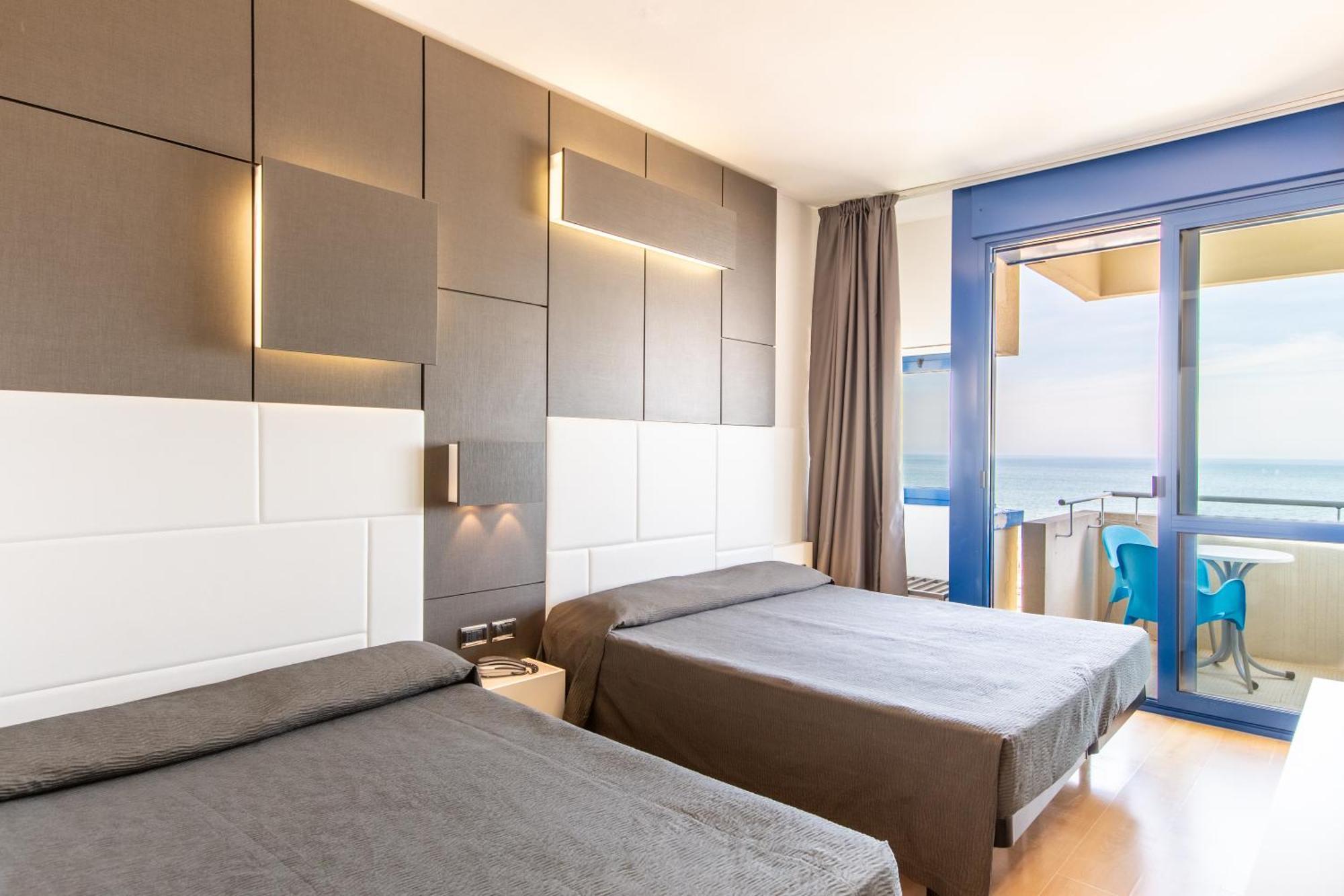 Hotel Baltic Riccione Esterno foto