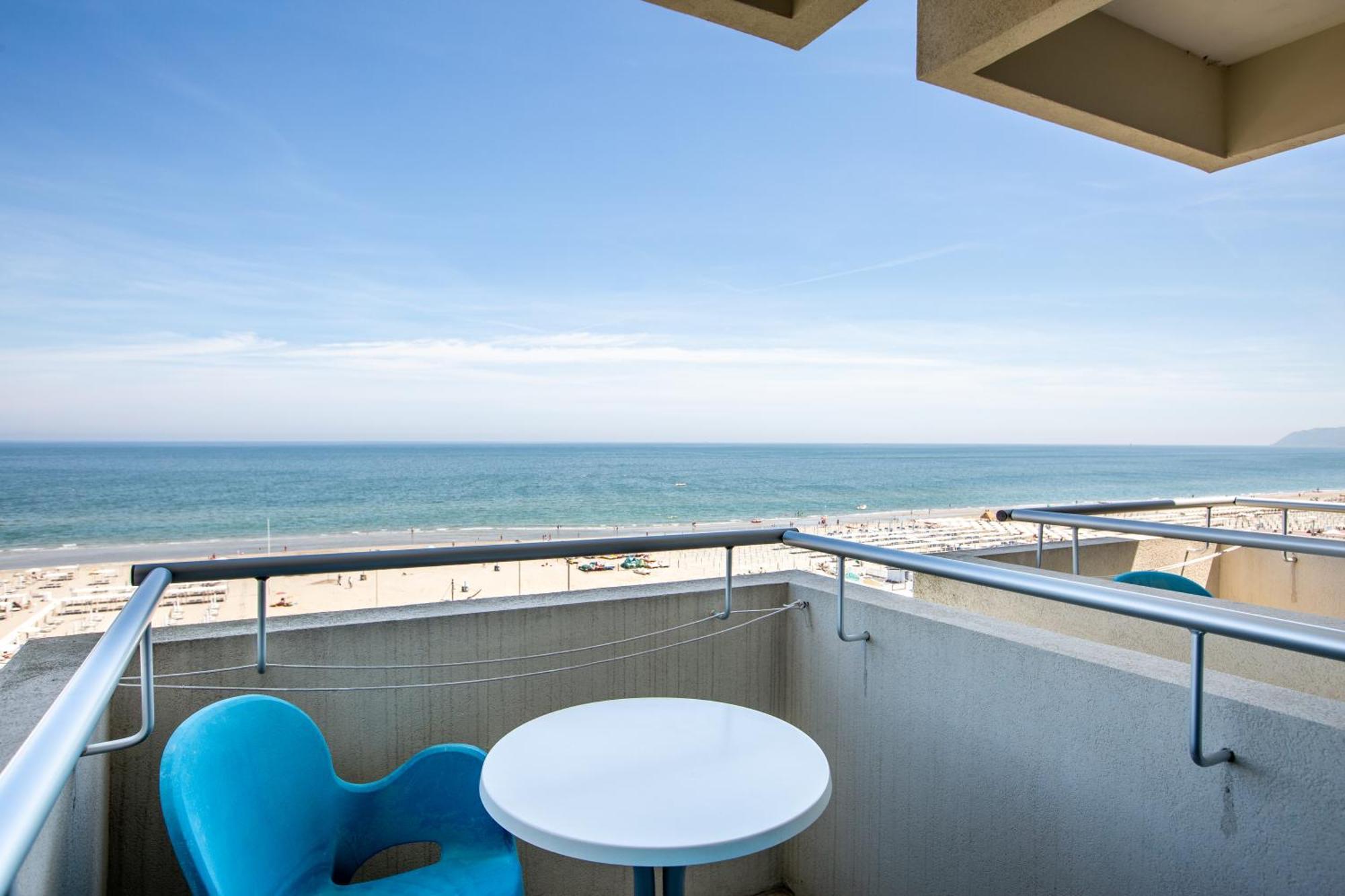 Hotel Baltic Riccione Esterno foto