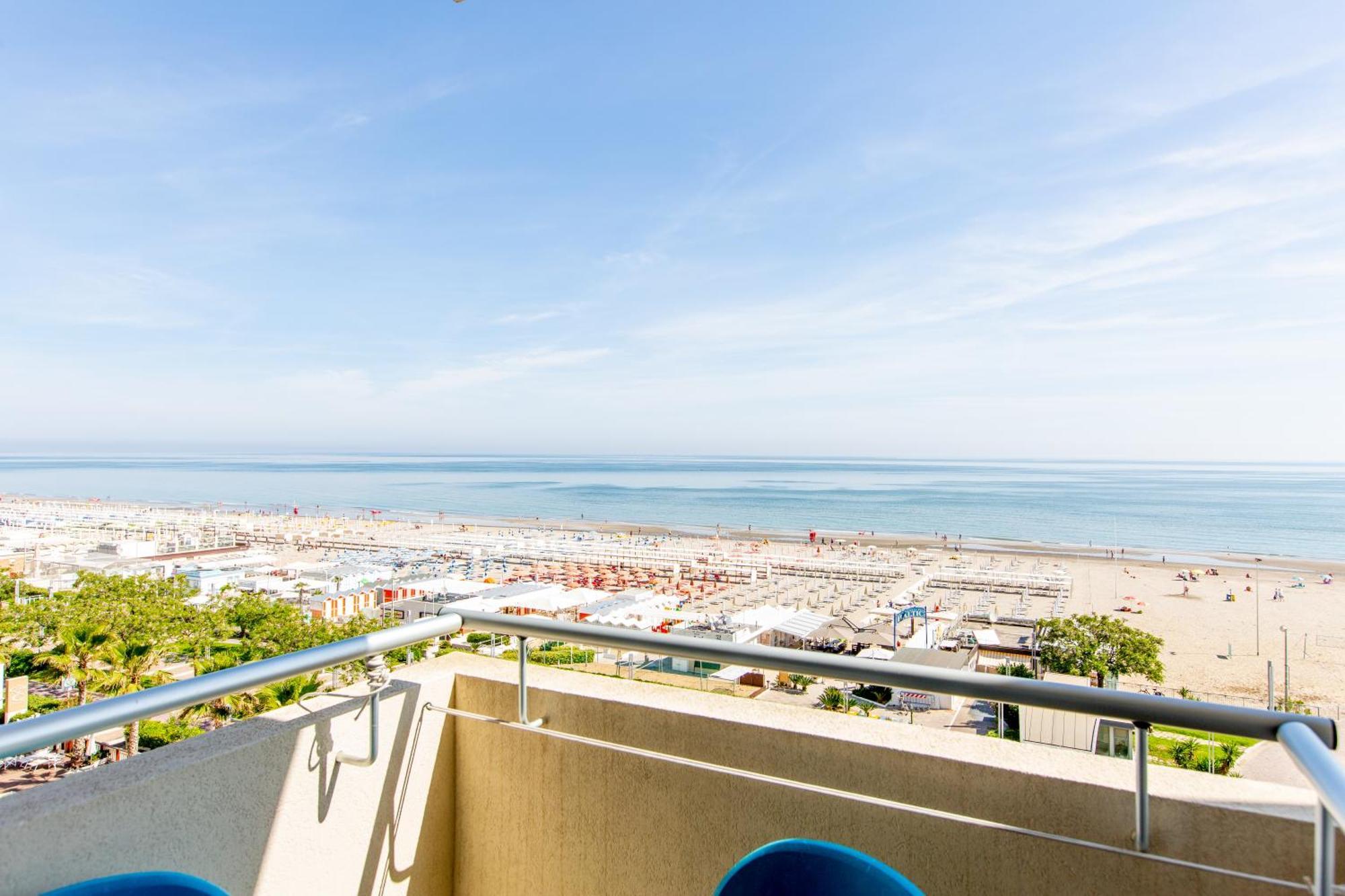 Hotel Baltic Riccione Esterno foto