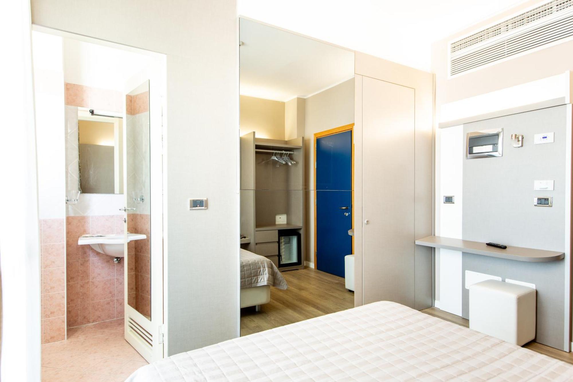 Hotel Baltic Riccione Esterno foto