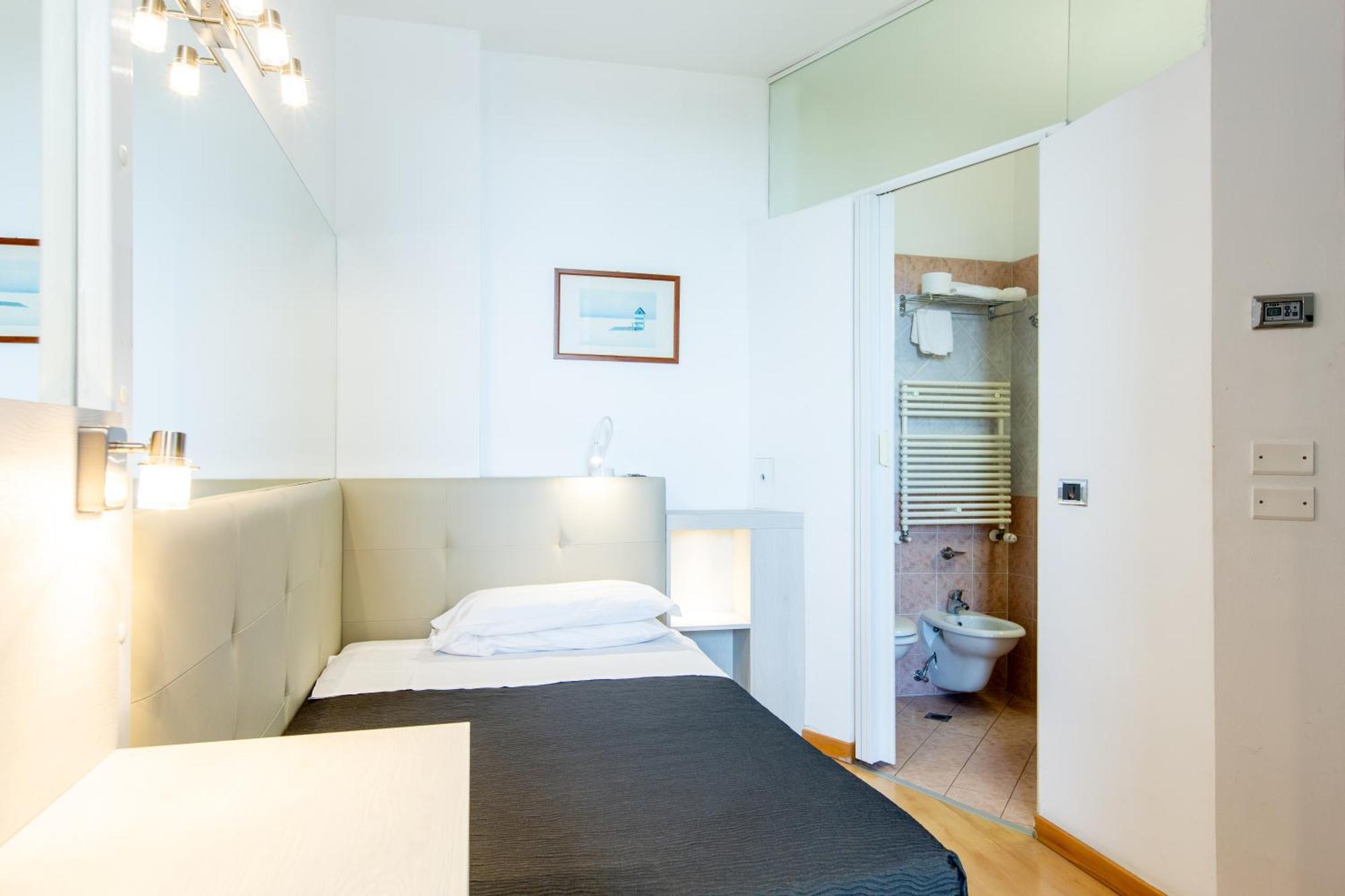Hotel Baltic Riccione Esterno foto