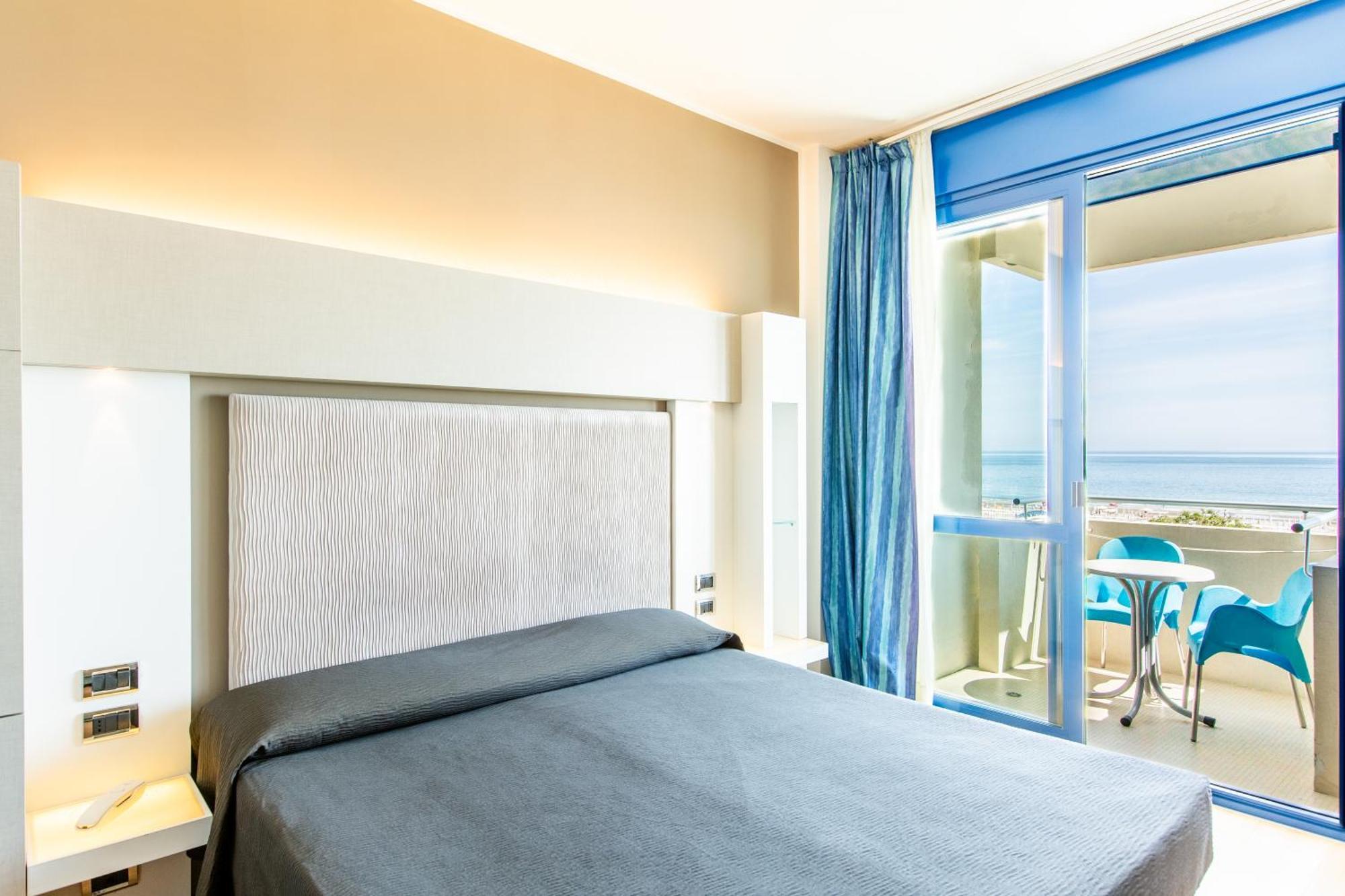 Hotel Baltic Riccione Esterno foto