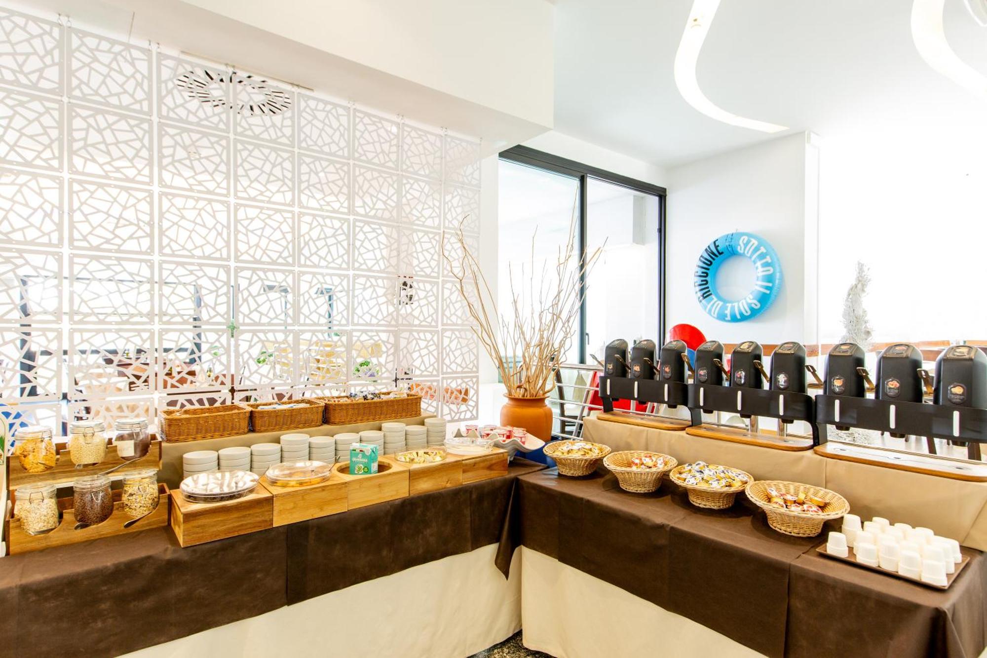Hotel Baltic Riccione Esterno foto