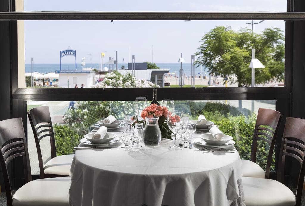 Hotel Baltic Riccione Esterno foto